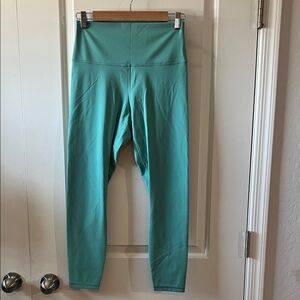 Everlane Perform Ankle Leggings